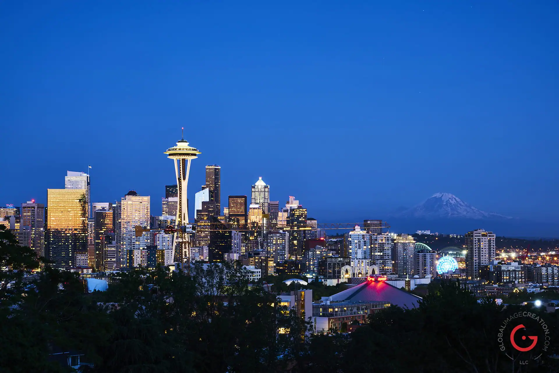 Seattle Skyline Evening, Space Needle, Mt Rainer - Travel Photographer