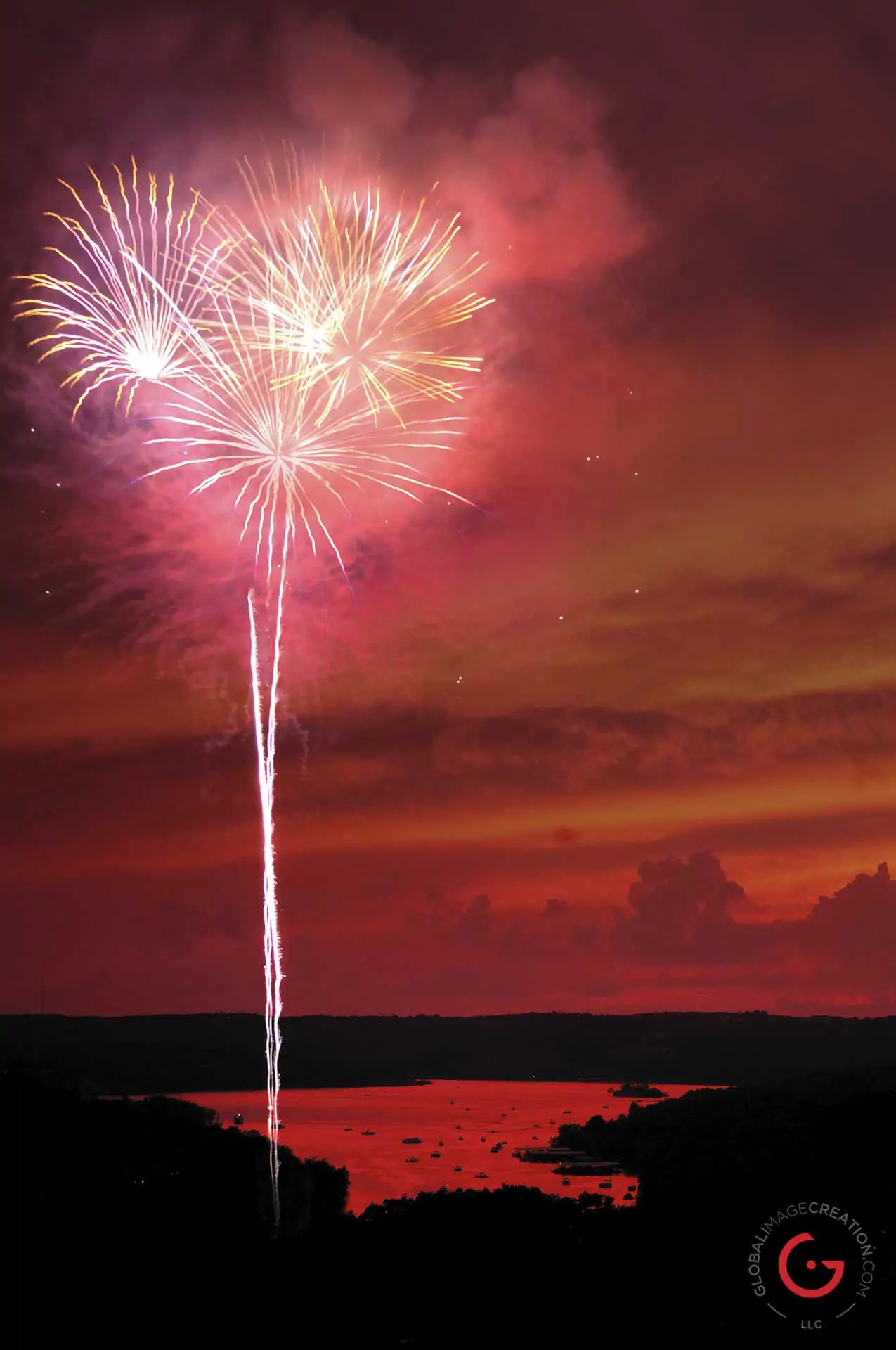 Fireworks on table rock lake - Advertising photographers in Branson Missouri, Branson Missouri photography