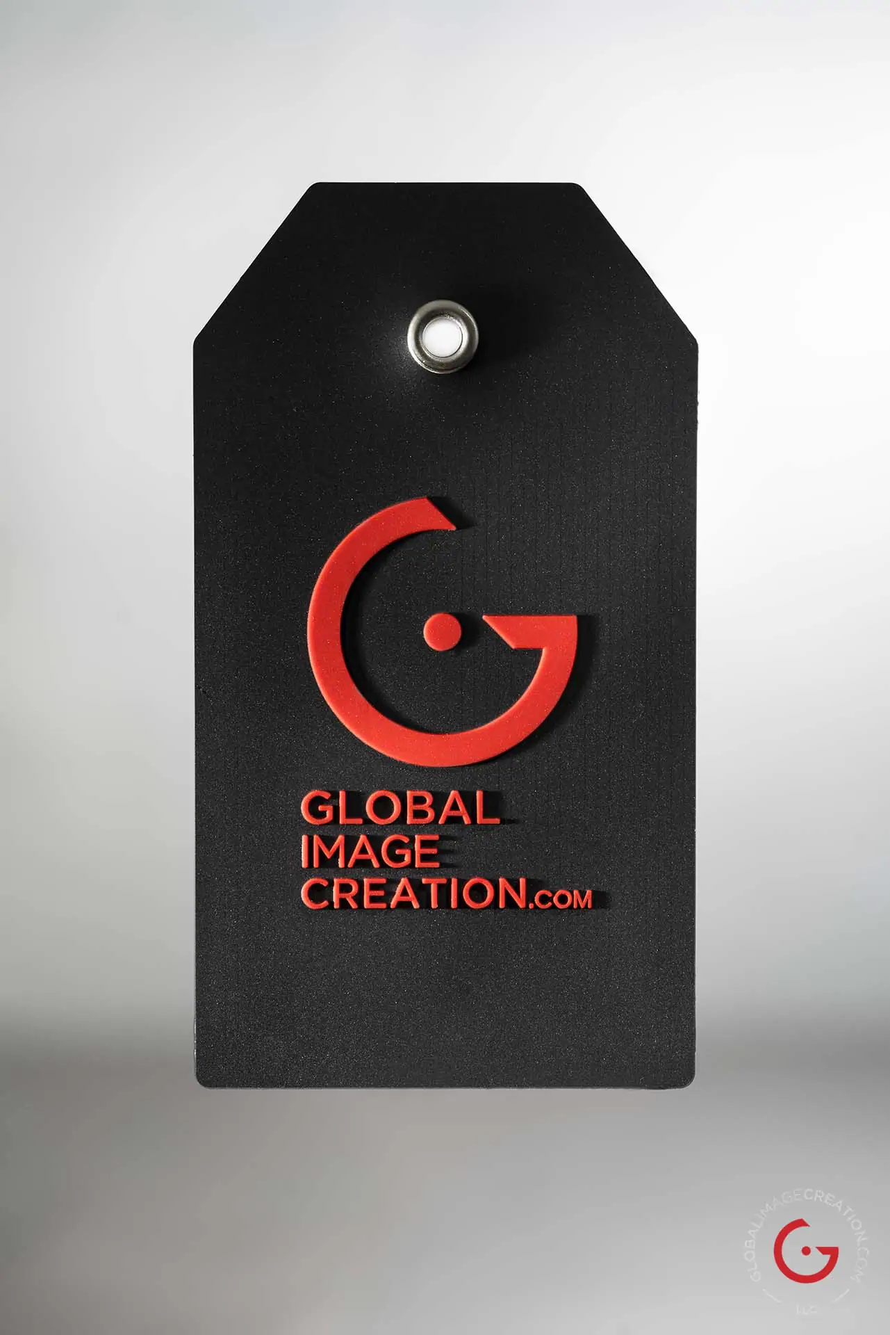 A Strong Luggage Tag for International Travel